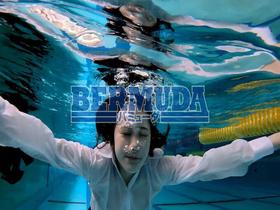 会社帰りの同僚OLと濡れ透け着衣プールからの濃厚ベロチューレズSEX　サンプル画像02